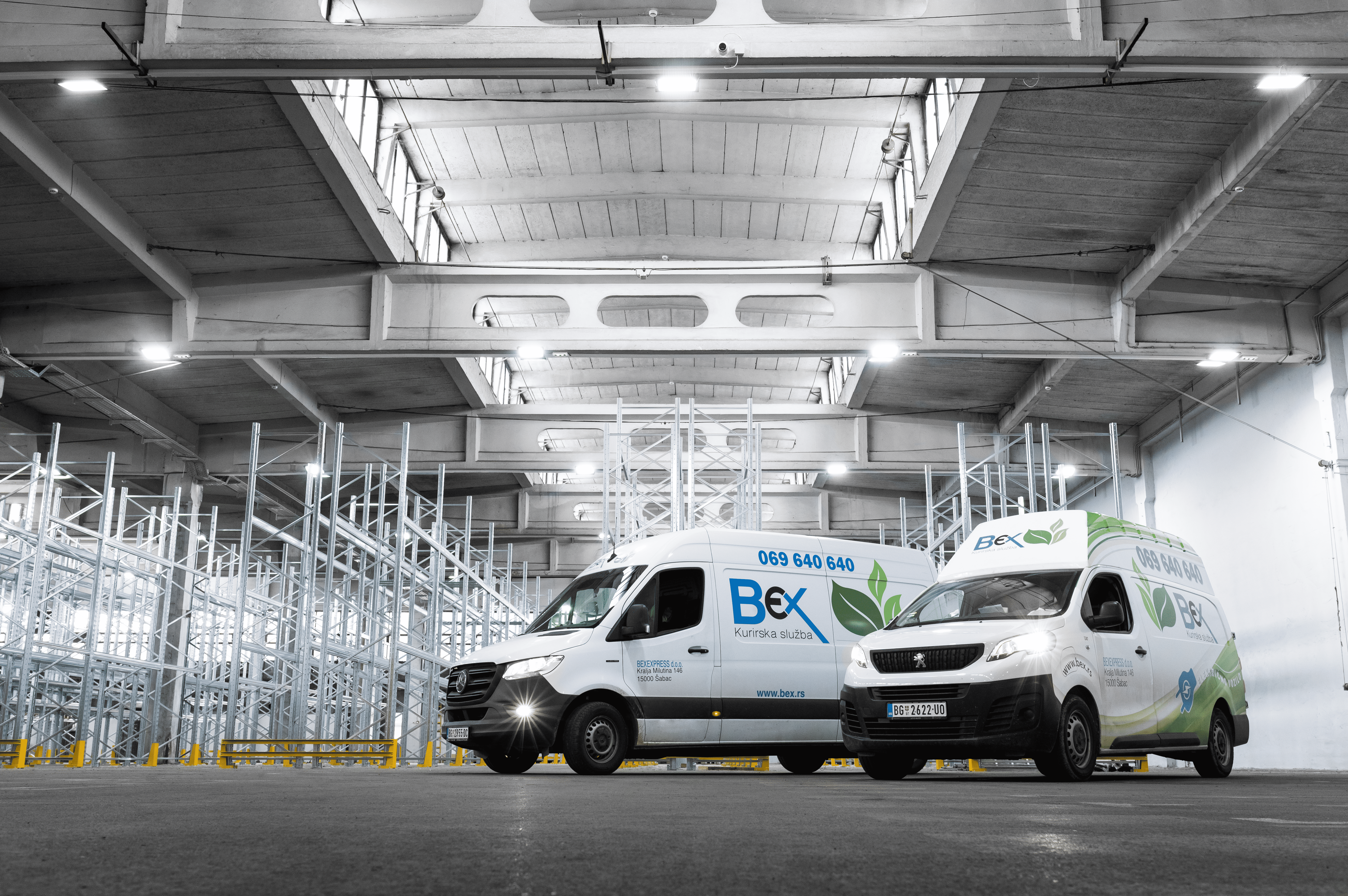 Bexexpress vozila u skladištu